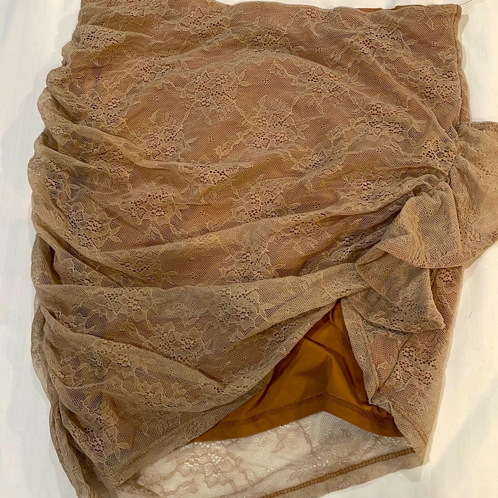 Camila coelho size small - medium nude biscuit lace ruffle skirt